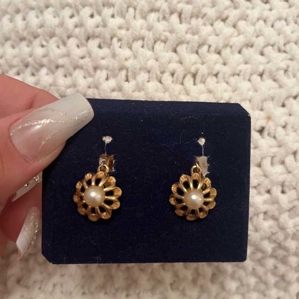 Avon “Flower-burst” clip on earrings (1974)